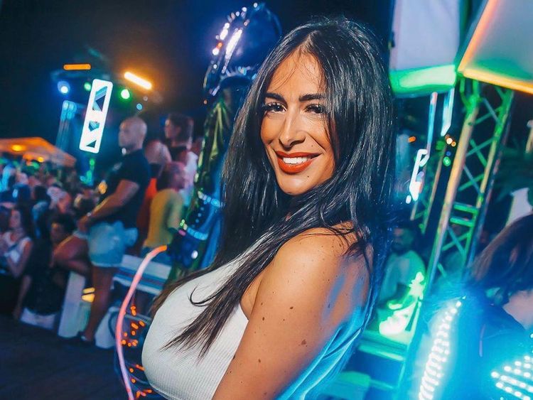 7 Potret Seksi Tunangan Mario Balotelli, Baru Sebulan Pacaran