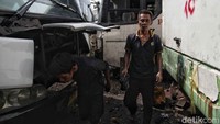 Menurut Tart, armada tersebut dijual paketan ke pengepul besi tua.