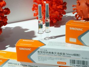 WHO Sebut Sinovac-Sinopharm Bisa Cegah Keparahan Akibat Omicron