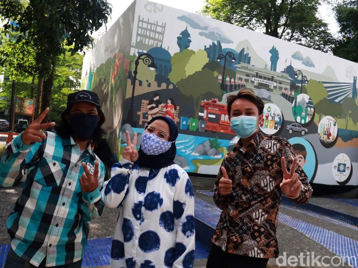 Memperingati HUT ke-210 Kota Bandung, Wali Kota Bandung Oded M Danial meresmikan Kubah Mural di Taman Sejarah Kota Bandung. Yuk kita lihat.