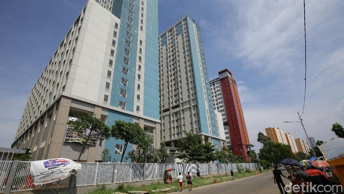 Kini isolasi mandiri di DKI Jakarta dianjurkan tidak boleh dilakukan di rumah, telah disediakan tempat khusus seperti salah satunya Rumah Sakit Darurat Wisma Atlet.