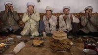 ASPI juga mengatakan hampir sepertiga dari situs suci Islam utama di Xinjiang - termasuk tempat suci, kuburan dan rute ziarah - telah dihancurkan.