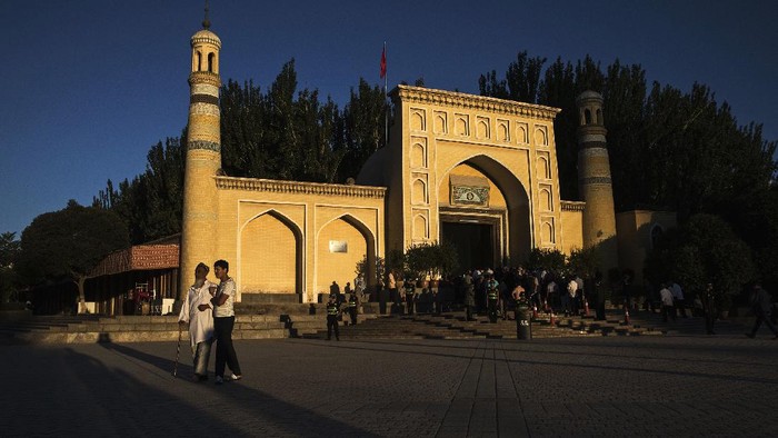 China Hancurkan Ribuan Masjid di Xinjiang Sebuah lembaga think tank Australia melaporkan bahwa otoritas China telah menghancurkan ribuan masjid di Xinjiang dalam beberapa tahun ini.