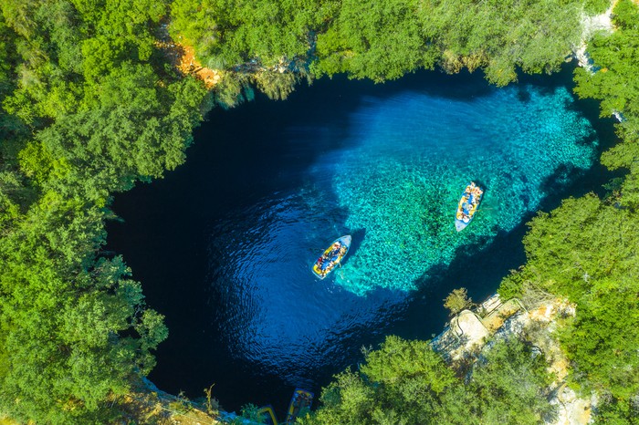 Danau Melissani di Yunani