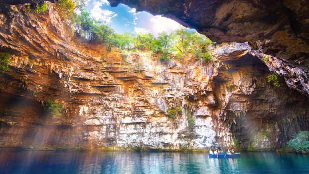 Danau Melissani di Yunani