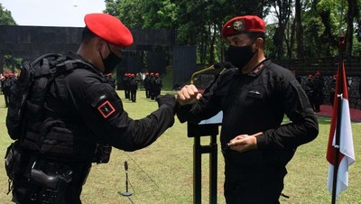 Danjen Kopassus Terima Brevet Anti Teror