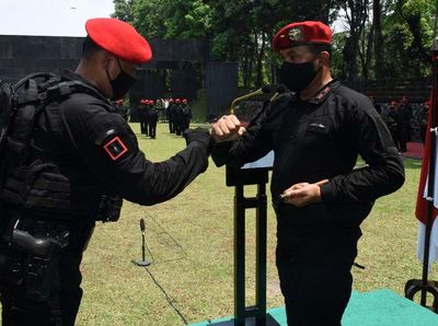 Danjen Kopassus Terima Brevet Anti Teror