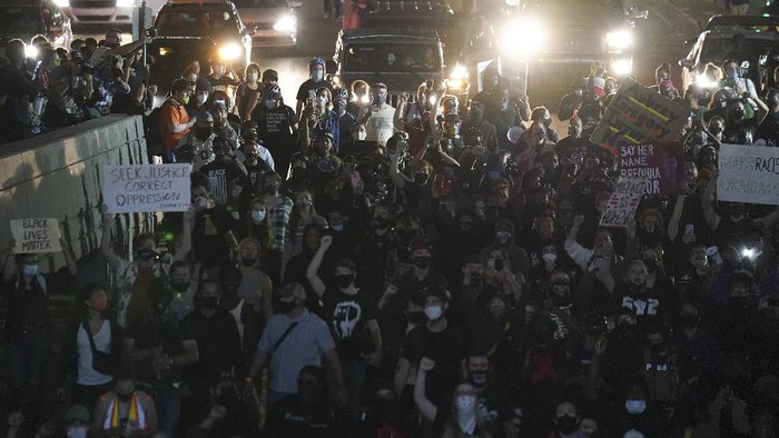 Protesters march, Thursday, Sept. 24, 2020, in Louisville, Ky. Authorities pleaded for calm while activists vowed to fight on Thursday in Kentuckys largest city, where a gunman wounded two police officers during anguished protests following the decision not to charge officers for killing Breonna Taylor. (AP Photo/John Minchillo)