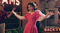 Dalam film tersebut Vanesha berperan sebagai Elsa Anindita saat menari bersama penari latar. Dok. Instagram