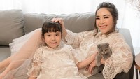 Belum lama ini Gisel dan Gempi melakukan pemotretan bersama Rio Motret. Dok. Instagram/riomotret
