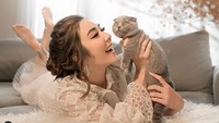 Namun penampilan Gisel justru membuat netizen salah fokus. Dok. Instagram/riomotret
