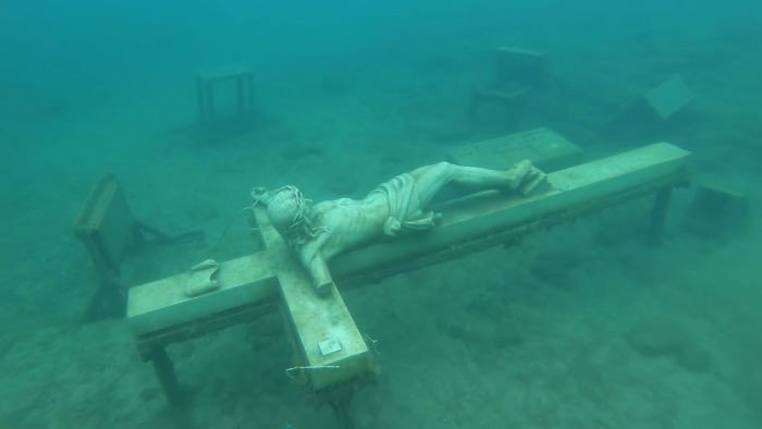 Hal-hal Menakutkan yang Ditemukan di Dasar Danau Hal-hal Menakutkan yang Ditemukan di Dasar Danau