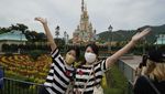 Dibuka Lagi, Disneyland Hong Kong Diserbu Pengunjung