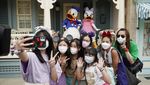 Dibuka Lagi, Disneyland Hong Kong Diserbu Pengunjung