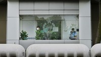 Pengacara Wong mengatakan bahwa dia ditangkap ketika dia melapor ke kantor polisi mengenai kasus lain terhadapnya, yang saat ini sedang diadili.