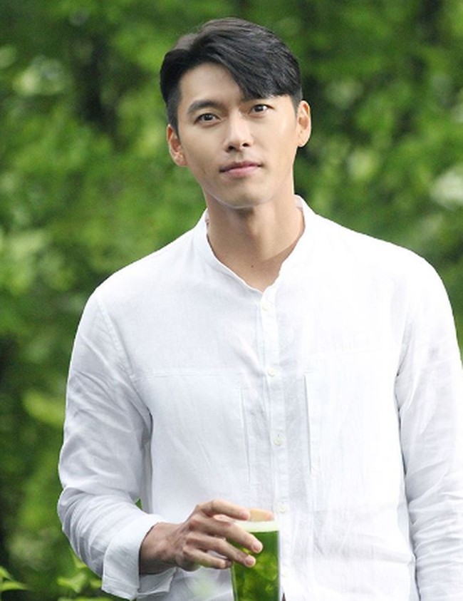 8. Hyun BinHyun Bin menjadi salah satu aktor Korea dan bintang Hallyu favorit para pemirsa. Dalam daftar artis Korea paling dicintai di 2020, pemain Crash Landing On You tersebut menempati posisi delapan.Foto: Hyun Bin SNS