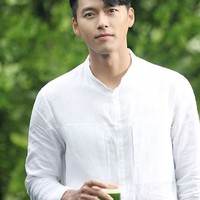 8. Hyun BinHyun Bin menjadi salah satu aktor Korea dan bintang Hallyu favorit para pemirsa. Dalam daftar artis Korea paling dicintai di 2020, pemain Crash Landing On You tersebut menempati posisi delapan.Foto: Hyun Bin SNS