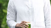 Hyun Bin merupakan aktor kelahiran tahun 1982. Pria tampan ini sukses menyita perhatian lewat drama yang dibintanginya. Belum lama ini ia sukses membintangi Captain Ri dalam drama Crash Landing On You. Foto: Hyun Bin SNS
