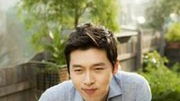 Hyun Bin juga kerap membintangi sejumlah iklan. Ini salah satu momennya saat menikmati sandwich di iklan yang dibintanginya. Foto: Hyun Bin SNS