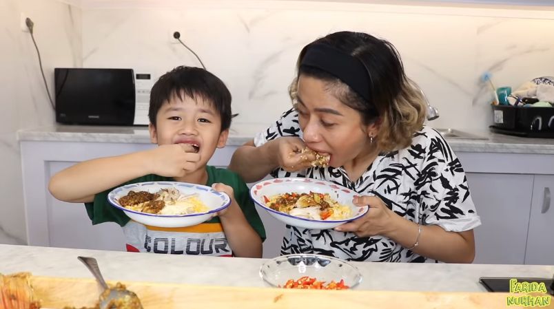 Farida Nurhan Mukbang Ikan Jumbo 7 Kilogram