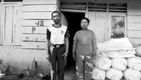 Janji pemerintah memberikan bantuan lahan bersertifikat untuk pekarangan seluas sekitar 0,25 hektare, lahan usaha I seluas satu hektare, dan lahan usaha II seluas 0,75 hektare kepada tiap-tiap keluarga transmigran belum sepenuhnya ditepati. Bahkan, setelah sepuluh tahun lebih.