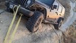Ngeri, Jeep Wrangler Nyangkut di Bibir Jurang