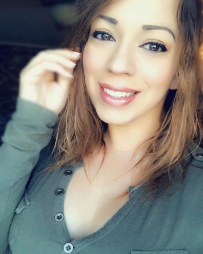 Di keseharian, Jessie Castro bekerja sebagai staff universitas di Full Sail University, AS. Foto: Instagram @mariahlookalike