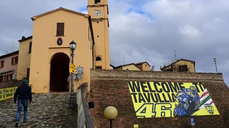 Kampung Rossi Tavullia telah disulap Rossi dari kota sepi menjadi kota yang dipenuhi fansnya.