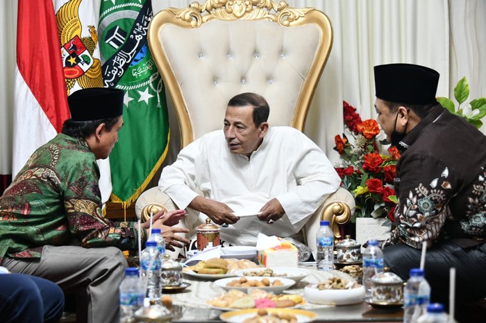Kepala BPH Migas M. Fanshurullah Asa kunjungi kediaman Anggota Dewan Pertimbangan Presiden (Wantimpres) Habib Muhammad Luthfi Bin Yahya, di Pekalongan.