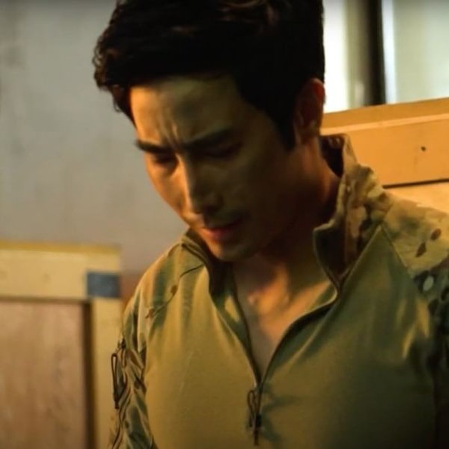 Nama Lee Geun kemudian semakin terkenal setelah dirinya menghadiri acara survival show di Inggris yang berjudul Special Forces-Ultimate Hell Week. Dalam acara tersebut Lee Geun menjadi seorang pelatih tamu. Foto: Instagram/@rokseal