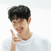 5. Lee Joon GiLee Joon Gi tahun lalu memikat para penonton dengan drama Flower of Evil. Pesona pria tersebut pun masih membuatnya populer sebagai aktor ganteng dan menempati posisi lima besar dalam daftar ini. Foto: Instagram @actor_jg