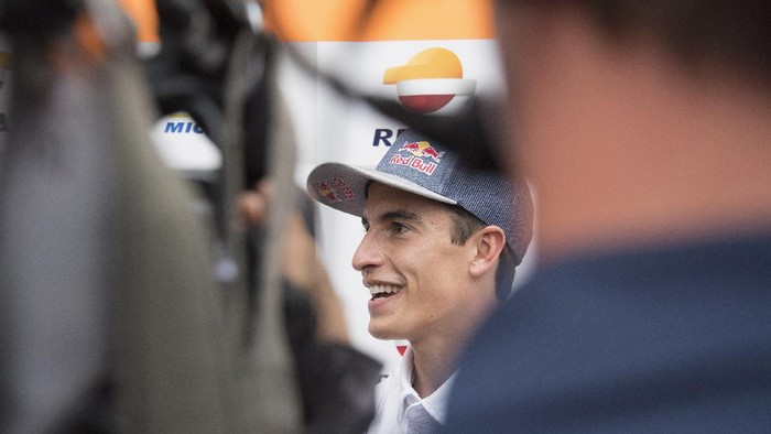BARCELONA, SPAIN - SEPTEMBER 24: Marc Marquez of Spain and Repsol Honda Honda speaks with journalists in paddock during the MotoGP of Catalunya: Previews at Circuit de Barcelona-Catalunya on September 24, 2020 in Barcelona, Spain. (Photo by Mirco Lazzari gp/Getty Images)