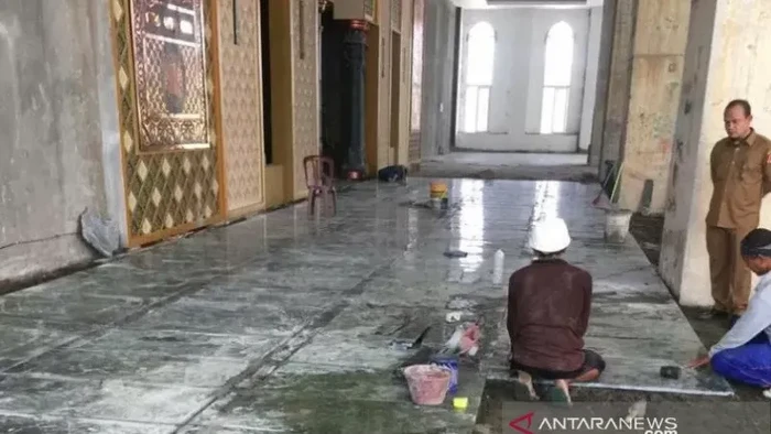 Masjid Agung Baitul Ala di Kawasan Permukiman Kabupaten Nagan Raya, Aceh.