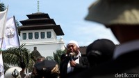 Diketahui, aksi yang digelar di kawasan Gedung Sate tersebut digelar selepas salat Jumat.