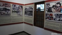 Di dalam rumah ini terdapat berbagai dokumentasi foto Inggit Garnasih semasa masih hidup. 