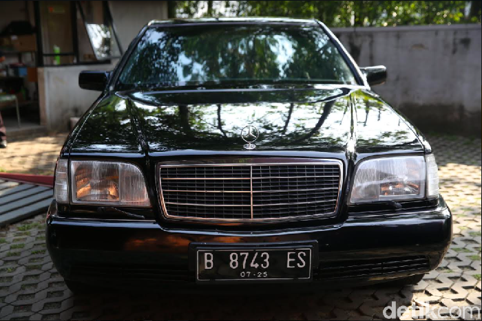 Mobil Bekas Dinas Presiden RI Mercedes-Benz 300 EL SHD kelahiran 1992