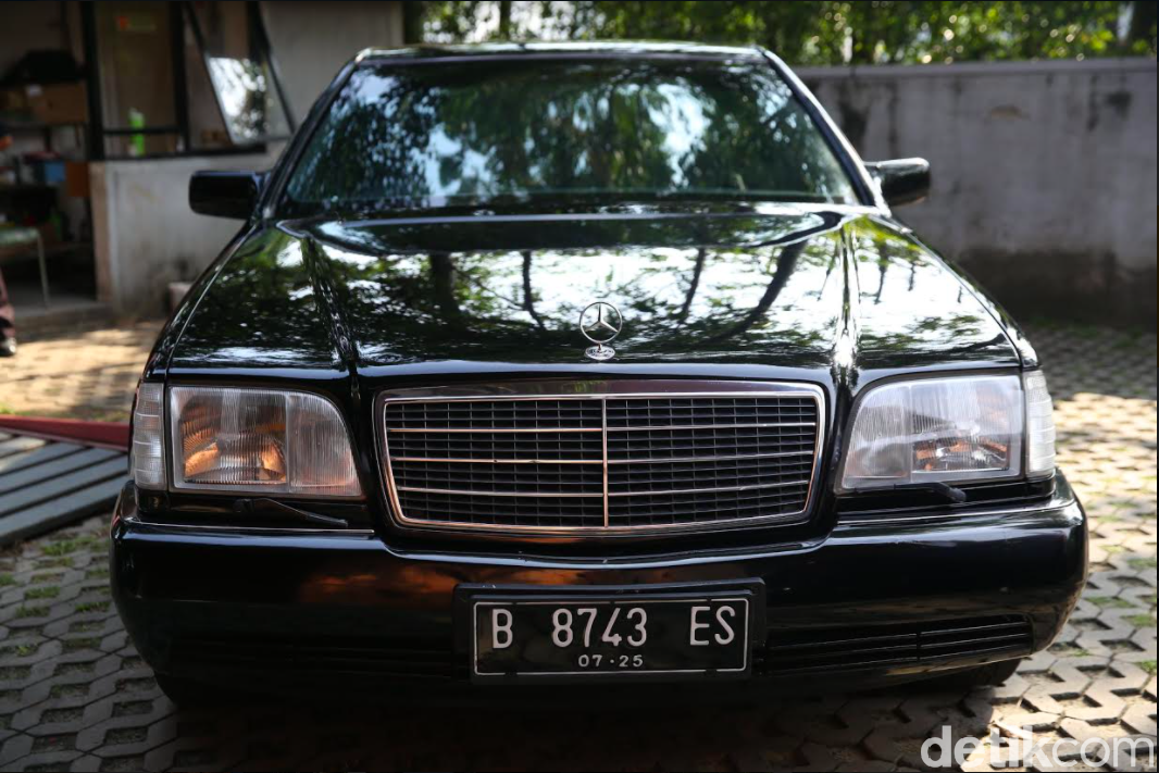 Mobil Bekas Dinas Presiden RI Mercedes-Benz 300 EL SHD kelahiran 1992