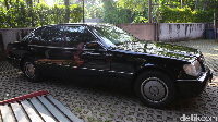 Terlebih mobil bekas dinas Presiden RI ini sudah digunakan sejak era Soeharto hingga Susilo Bambang Yudhoyono (SBY). Walhasil berkendara membayangkan menjadi Presiden RI kerap dirasakan Vinnie saat berkendara bersama Mercy miliknya ini.