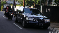 Keputusan untuk membeli dan memiliki mobil bekas dinas Presiden Republik Indonesia pasti bukan tanpa alasan. Selain rasa bangga karena pernah menemani orang nomor satu di Indonesia beraktivitas sehari-hari, sudah pasti berbagai fitur terbaik yang ada pada mobil bekas presiden ini juga jadi pertimbangannya.