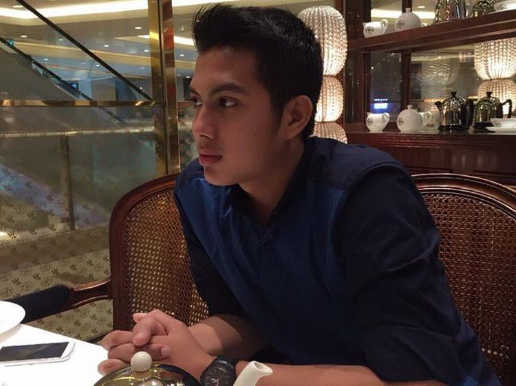 Gaya Kulineran Mumu Muklis, Satpam Ganteng Teman Dekat Julia Perez