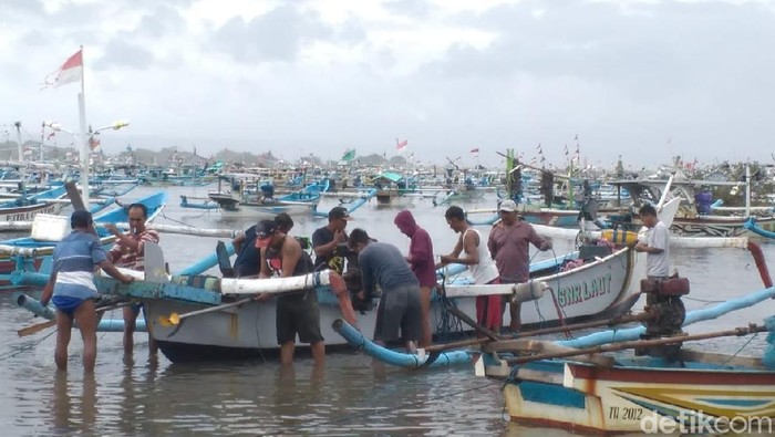 Nelayan Pancer Tak Melaut Pada Jumat Pon