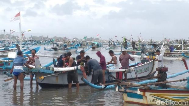 Nelayan Pancer Tak Melaut Pada Jumat Pon