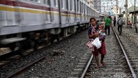 Menurut UNICEF Indonesia, PSBB tak hanya berdampak pada orang dewasa, tetapi juga terhadap anak-anak. Mereka tak hanya berdampak secara kesehatan, tapi juga sosial, ekonomi dan pendidikan.