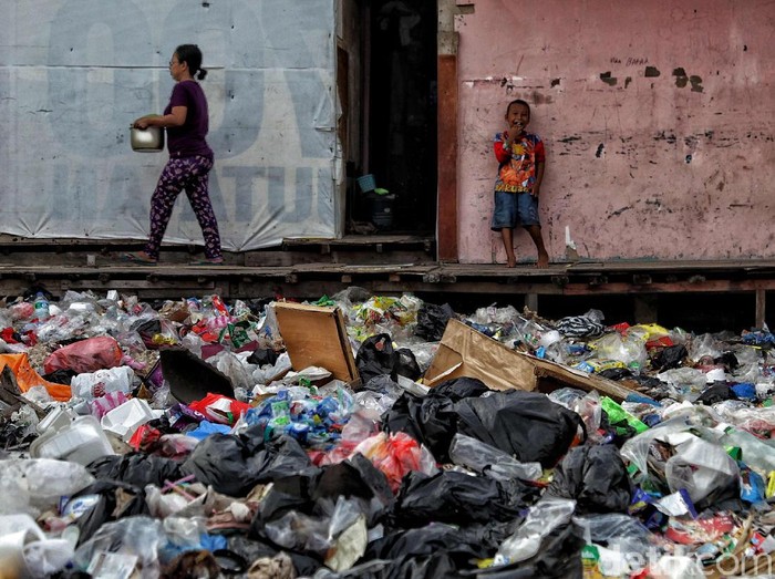 Pandemi COVID-19 berdampak luas ke berbagai sektor kehidupan serta lapisan masyarakat. Anak-anak pun turut merasakan dampak dari pandemi ini.