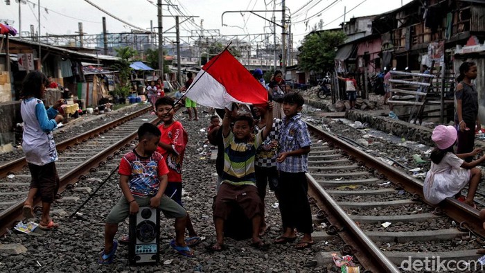 Pandemi COVID-19 dan Nasib Anak-anak Indonesia Pandemi COVID-19 berdampak luas ke berbagai sektor kehidupan serta lapisan masyarakat. Anak-anak pun turut merasakan dampak dari pandemi ini.