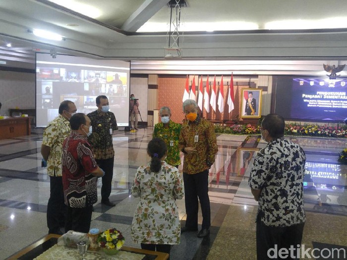 Pengukuhan enam pejabat sementara (Pjs) 6 daerah yang kepala daerahnya maju Pilkada di Jateng, Jumat (25/9/2020).