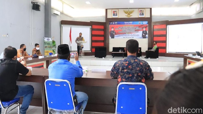 Polisi Ajak Warga Tuban Disiplin Protokol Kesehatan