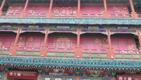 Gaya bangunan Dinasti Qing di Jalan Qianmen. (Foto: Lena Ellitan/dtraveler)