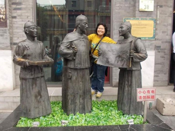Potret Arsitektur Dinasti Qing di Qianmen Street Beijing Jalan Qianmen Beijing yang merupakan jalur pejalan kaki yang digemari di Beijing. Kawasannya memiliki bangunan-bangunan dengan arsitektur Dinasiti Qing.