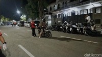 Dalam rapid tes on the spot ini, setiap hari ditargerkan 300 sampai 500 orang. 